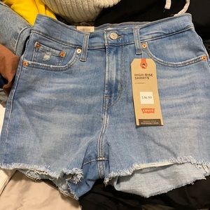 NWT Levi’s shorts!!